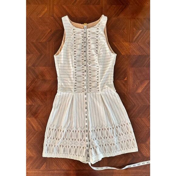 Elegant and rare Nightcap by Carisa Rene skort dress in white crochet lace - Picture 10 of 16